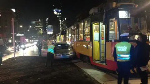 Volvo zderzyło się z tramwajem w al. Jana Pawła II