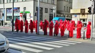 Czerwona fala ruszyła w ulicy Jasnej