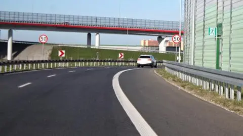 50 km/h na łącznicy S2 z S8. Skąd to ograniczenie?