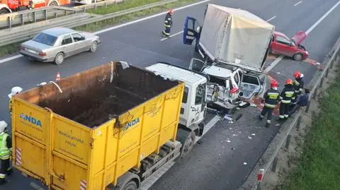 Śmieciarka, dwa auta osobowe i jedno dostawcze. S8 stanęła po wypadku