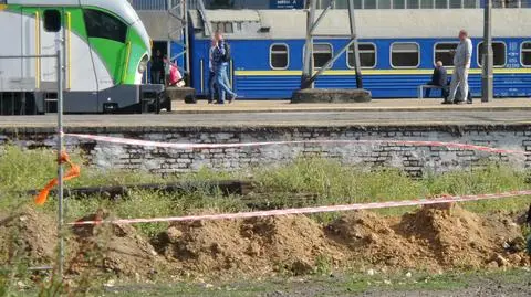 Niewybuch na Dworcu Zachodnim. Stały pociągi w całym województwie