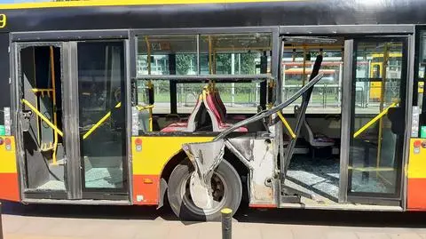 Rozbity autobus miejski, zderzył się z tramwajem 