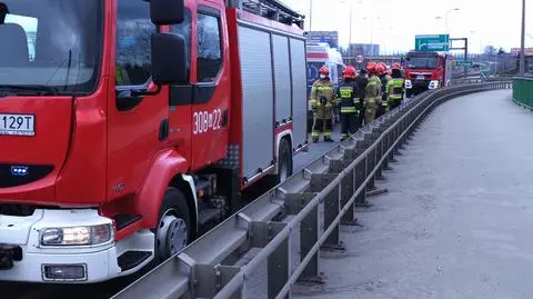 Zderzenie dwóch aut i korki na moście Siekierkowskim 