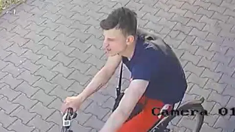 "Potrącił pieszą i się oddalił". Policjanci szukają rowerzysty ze zdjęć