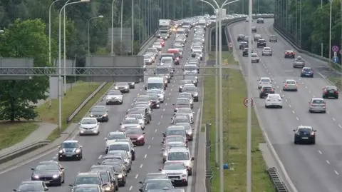 Korki na wylotówkach. "Prosimy o ostrożność"