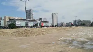 Piaszczysta plaża w centrum Warszawy