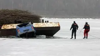 Mercedes w Kanale Żerańskim