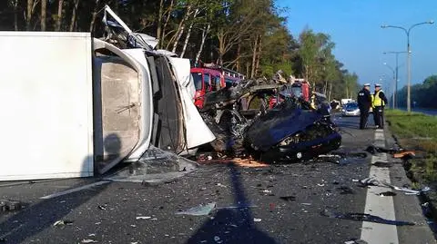 Wypadek na Czecha: kierowca toyoty zmarł w szpitalu