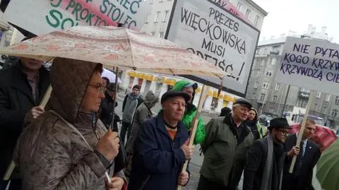 W deszczu protestowali przeciwko zamknięciu oddziału