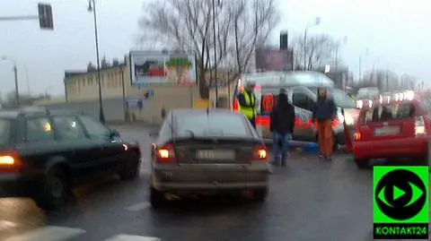 Trzy auta rozbite na Powązkowskiej.  "Nikomu nic się nie stało"