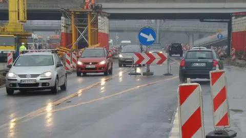 Montują wiadukt nad Wisłostradą. Utrudnienia w weekend