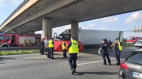 Śmiertelny wypadek na S8. Ciężarówka wbiła się w wiadukt