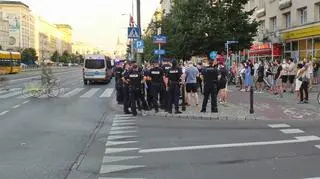 Próbowali zatrzymać furgonetkę z hasłami anty-LGBT w centrum. Interweniowała policja