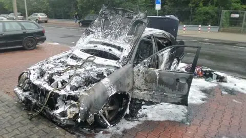 Pożar auta na wolskim parkingu