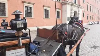 Na warszawskiej starówce w od wielu lat funkcjonowało siedem dorożek