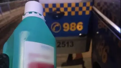 Na przystanku zwijał się z bólu, wcześniej wypił silny środek do dezynfekcji