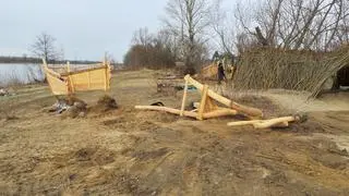 Ciężki sprzęt na nowej plaży 