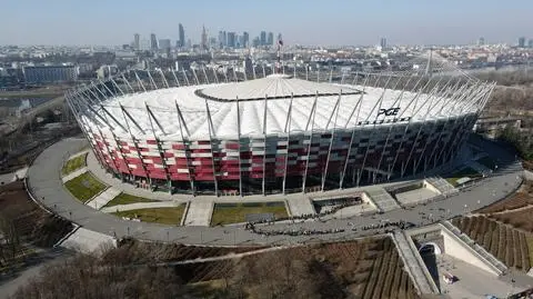 Kolejka przed Stadionem Narodowym 