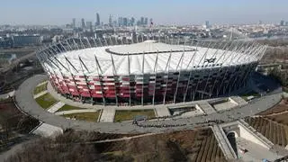Kolejka przed Stadionem Narodowym (zdjęcia z marca 2022 roku)