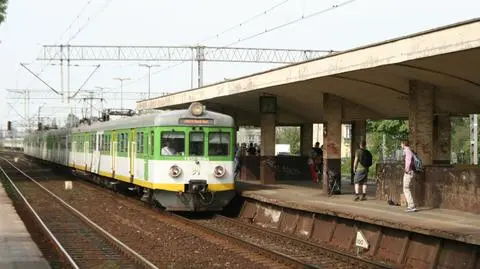 Ruch wahadłowy, odwołane pociągi. Utrudnienia na linii pruszkowskiej