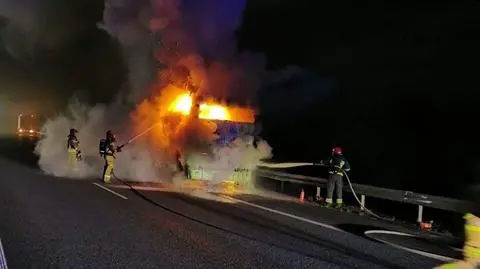 Na trasie S8 zapalił się autokar