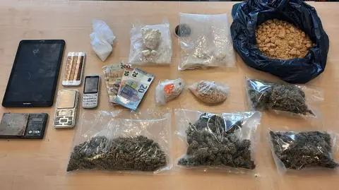 Marihuana, mefedron, amfetamina, kokaina i tabletki ecstasy w wynajmowanym mieszkaniu