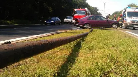 Hondą ściął latarnię. "Ktoś mi zajechał"