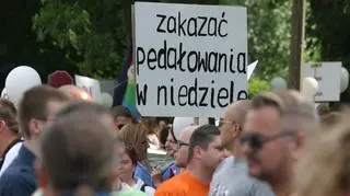 Jeden z transparentów