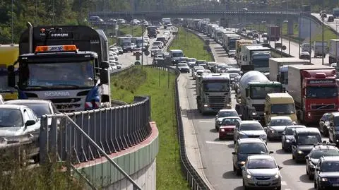 Trasa AK stanęła po zderzenie dwóch aut