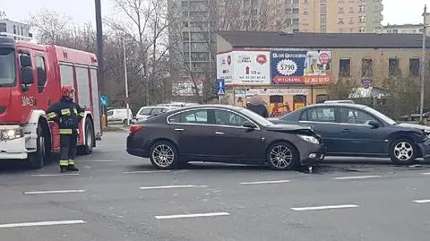 Zderzenie dwóch opli na Modlińskiej