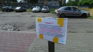 Parkują mimo informacji, by tego nie robić