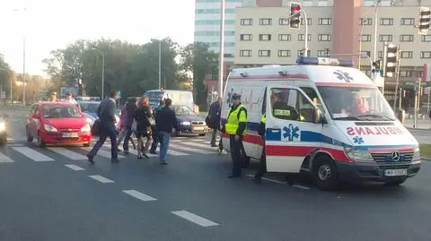 Żwirki i Wigury: rowerzystka potrącona na przejściu
