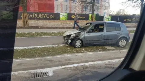 Pożar na Sikorskiego. "Samochód doszczętnie spłonął"