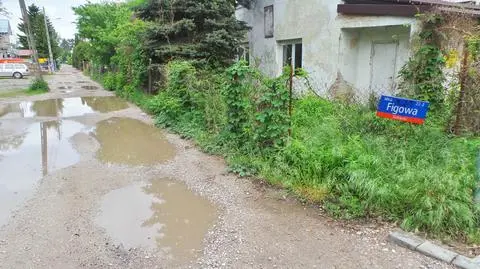 Stołeczne ulice jak wiejskie drogi. W tym roku utwardzą kilkadziesiąt