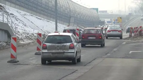 Zwęzili jezdnię na Trasie AK. "Ruch bez większych utrudnień"