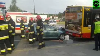 Wypadek na Puławskiej. Peugeot uderzył w autobus 