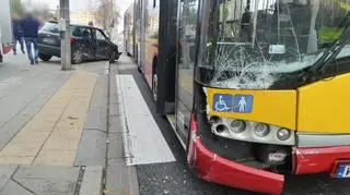 Zderzenie autobusu z samochodem osobowym