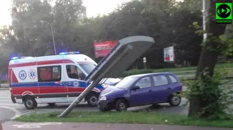 Straciła panowanie i uderzyła w słup