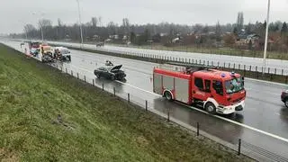 Zderzenie dwóch samochodów na S2