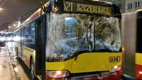 Autobus miejski wjechał w tył podmiejskiego