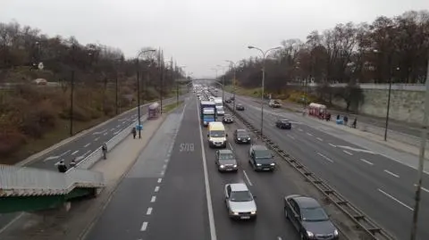 Kolizja zakorkowała Trasę Łazienkowską. Kierująca po alkoholu