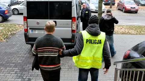 Uwięzili i zgwałcili kobietę. Wpadli na dworcu