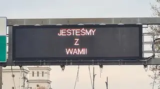 "Jesteśmy z wami" na tablicach informacji drogowej