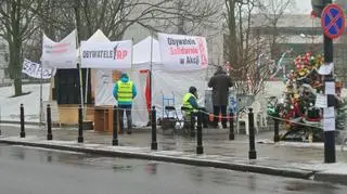 Skromny protest przed Sejm