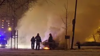 Samochód spłonął w alei Stanów Zjednoczonych