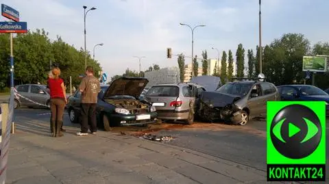 Trzy rozbite samochody na Czerniakowskiej