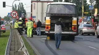 Zderzenie autokaru i ciężarówki w Markach