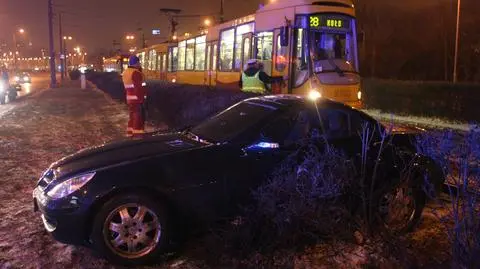 Zasłabł za kierownicą,  zablokował ruch tramwajów