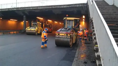Frezarki, odkurzacze i walce na Trasie Łazienkowskiej