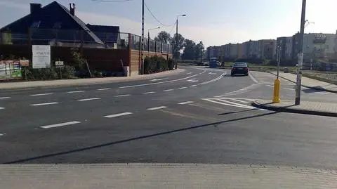 Przegubowce mogą już skręcać w ul. Skarbka z Gór